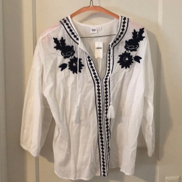 GAP peasant shirt. - Picture 2 of 3